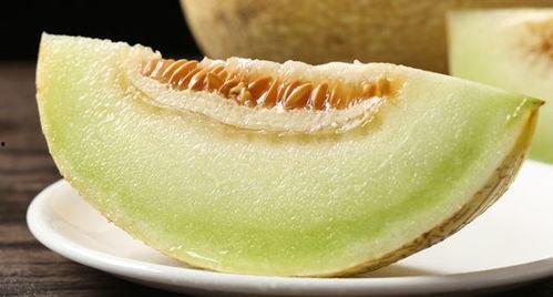 网红在景区吃蜜瓜视频,甜蜜瞬间引网友热议  第1张